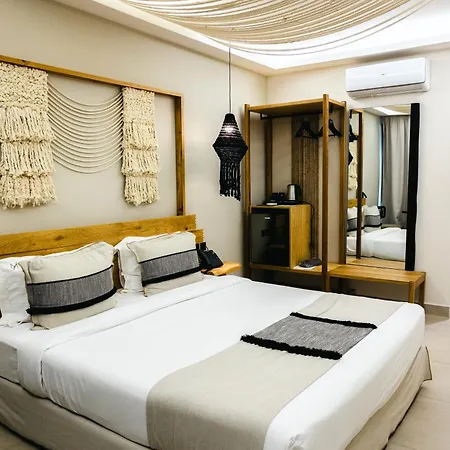 Mikelina Boutique 4* Pallíni